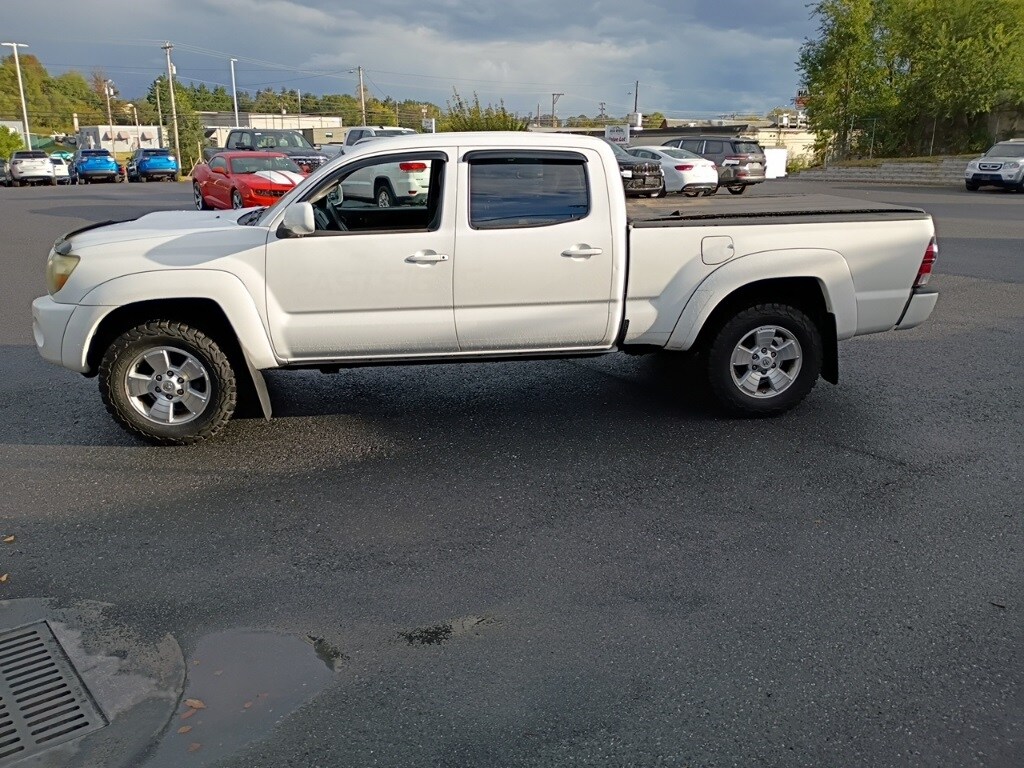 2011 Toyota Tacoma Base V6 photo 3