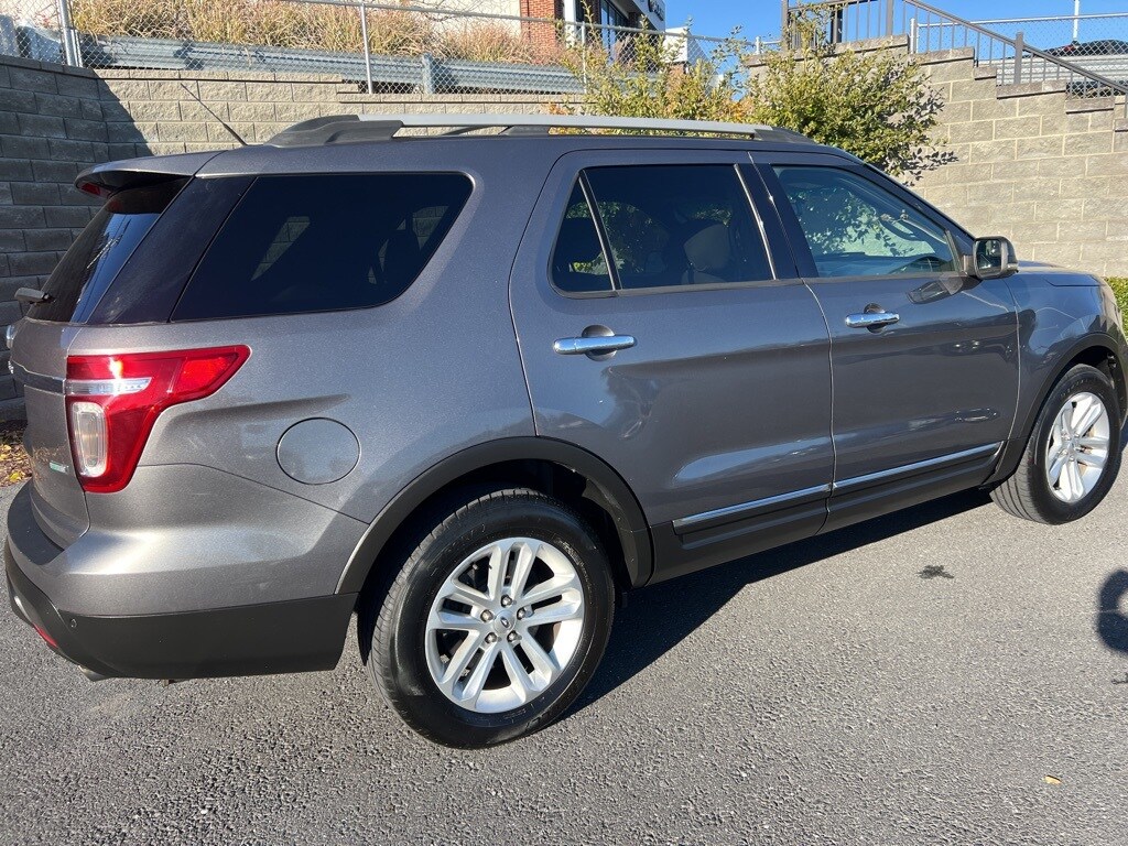 2013 Ford Explorer XLT photo 3
