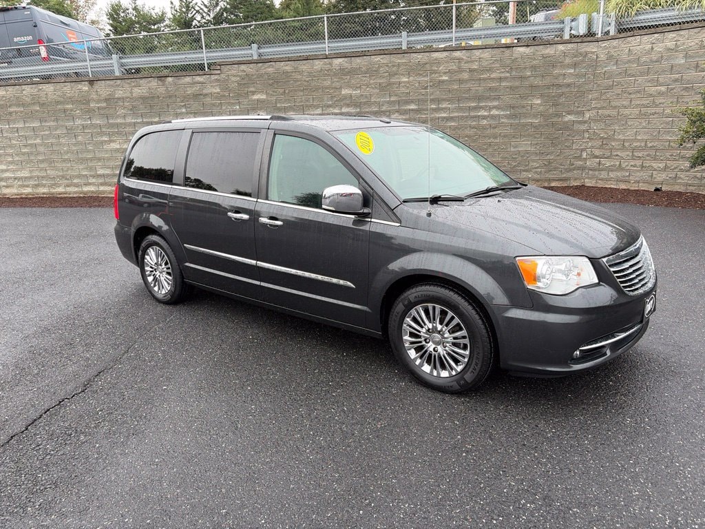 Used 2011 Chrysler Town & Country Limited with VIN 2A4RR6DG7BR681980 for sale in Harrisonburg, VA