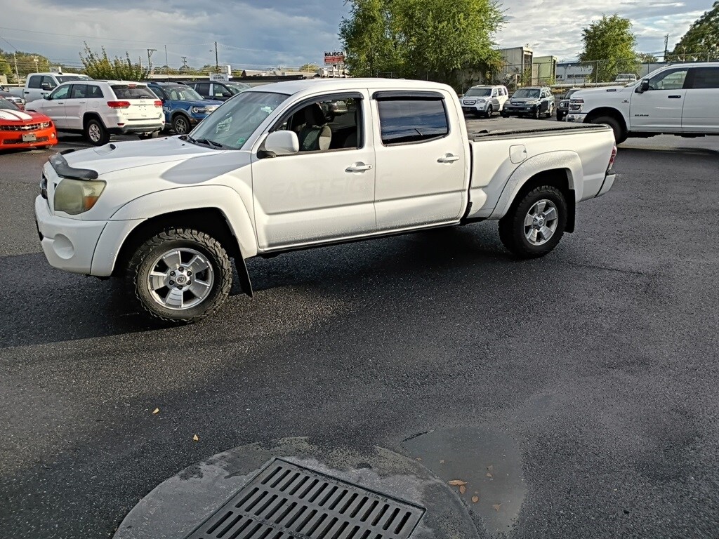 2011 Toyota Tacoma Base V6 photo 2
