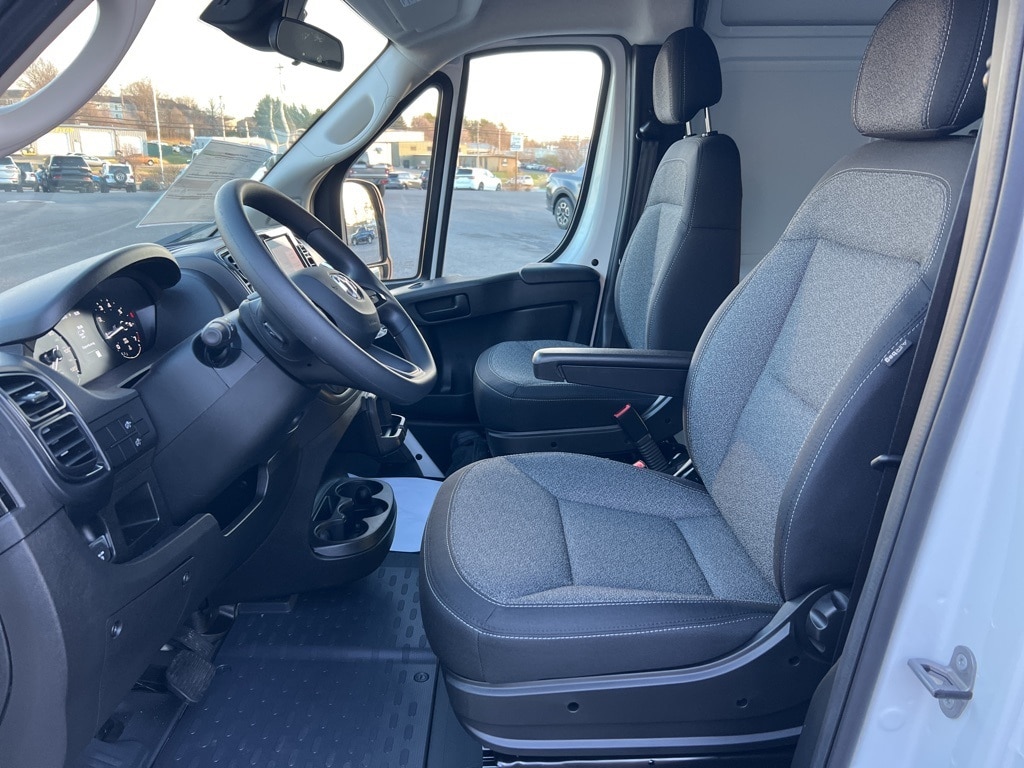 New 2025 Ram ProMaster PROMASTER 1500 TRADESMAN CARGO VAN HIGH ROOF 136' Cargo Van