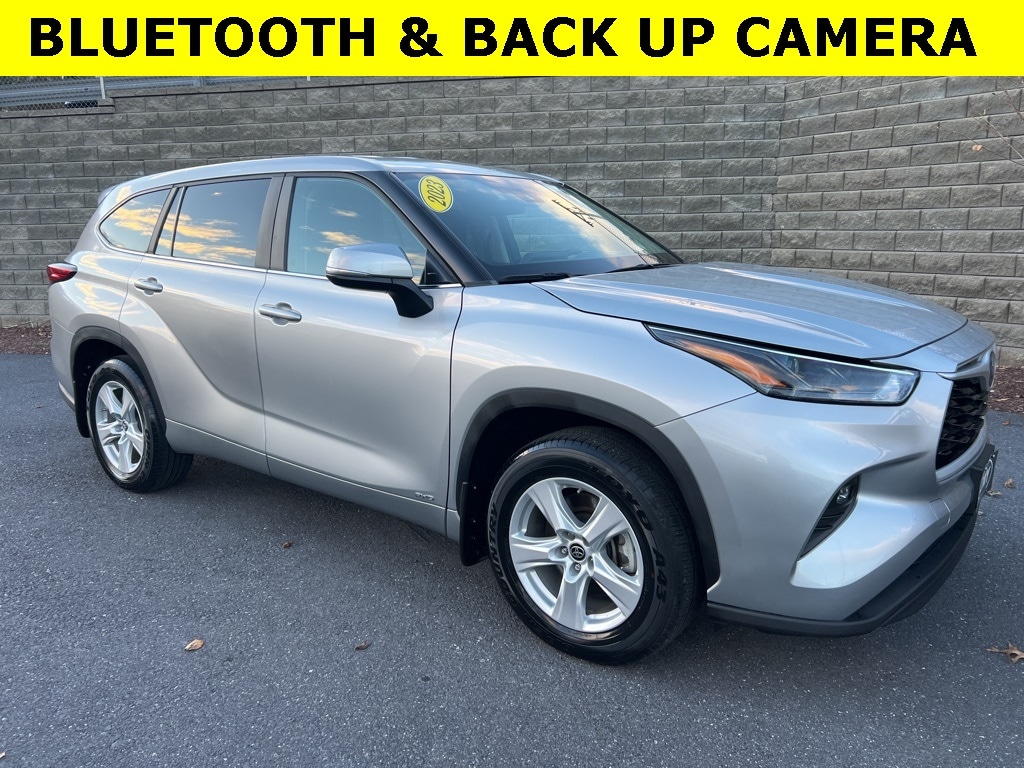 2023 Toyota Highlander LE's photo
