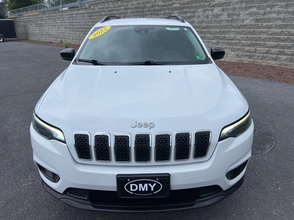 2022 Jeep Cherokee Latitude Lux photo 2