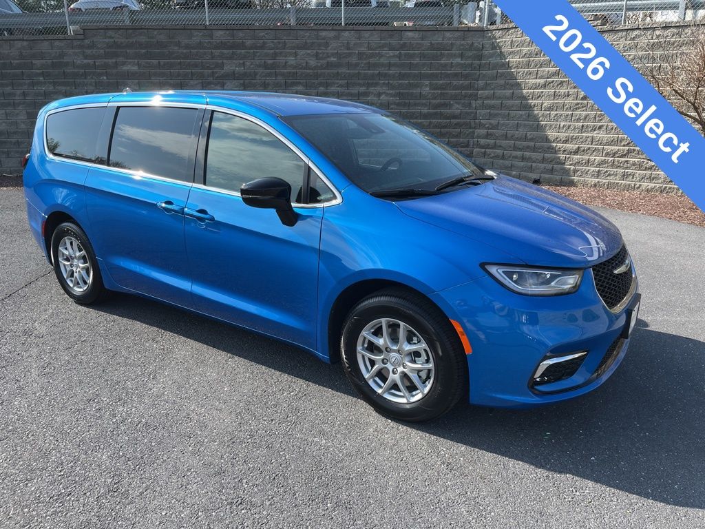 2026 Chrysler Pacifica Select's photo
