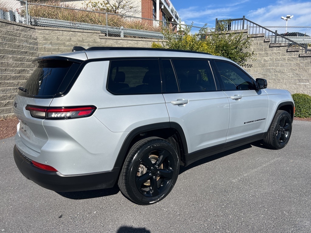 Used 2024 Jeep Grand Cherokee L Laredo SUV