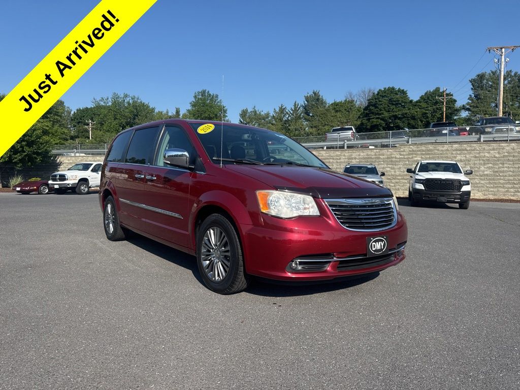 2014 Chrysler Town & Country Touring-L's photo