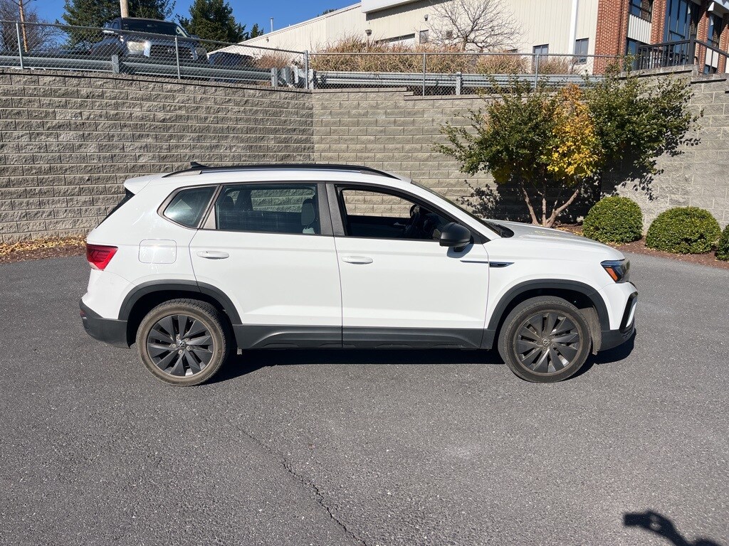 2022 Volkswagen Taos S photo 3