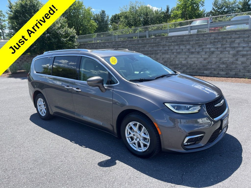 2021 Chrysler Pacifica Touring L's photo