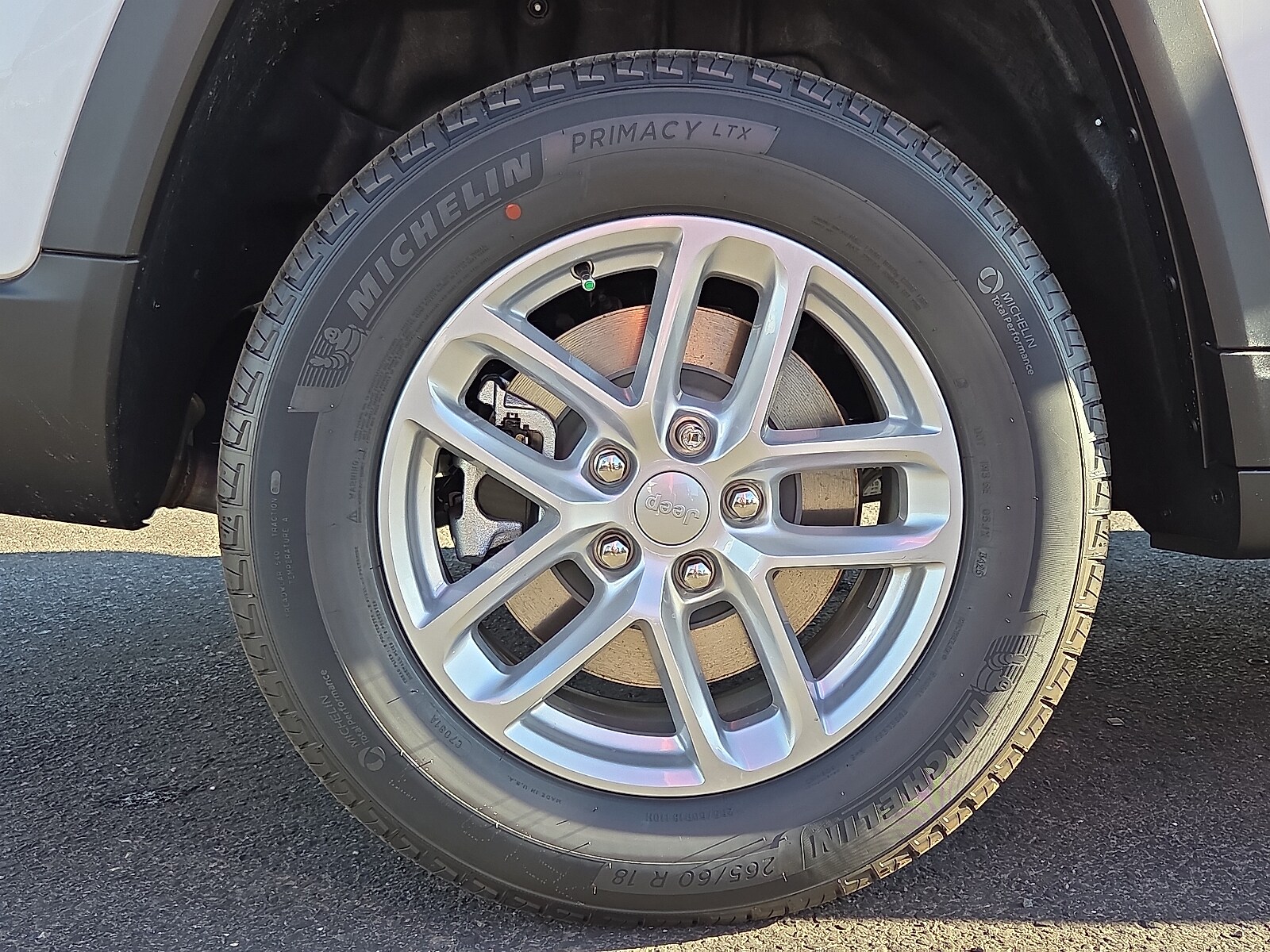 2025 Jeep Grand Cherokee Laredo photo 3