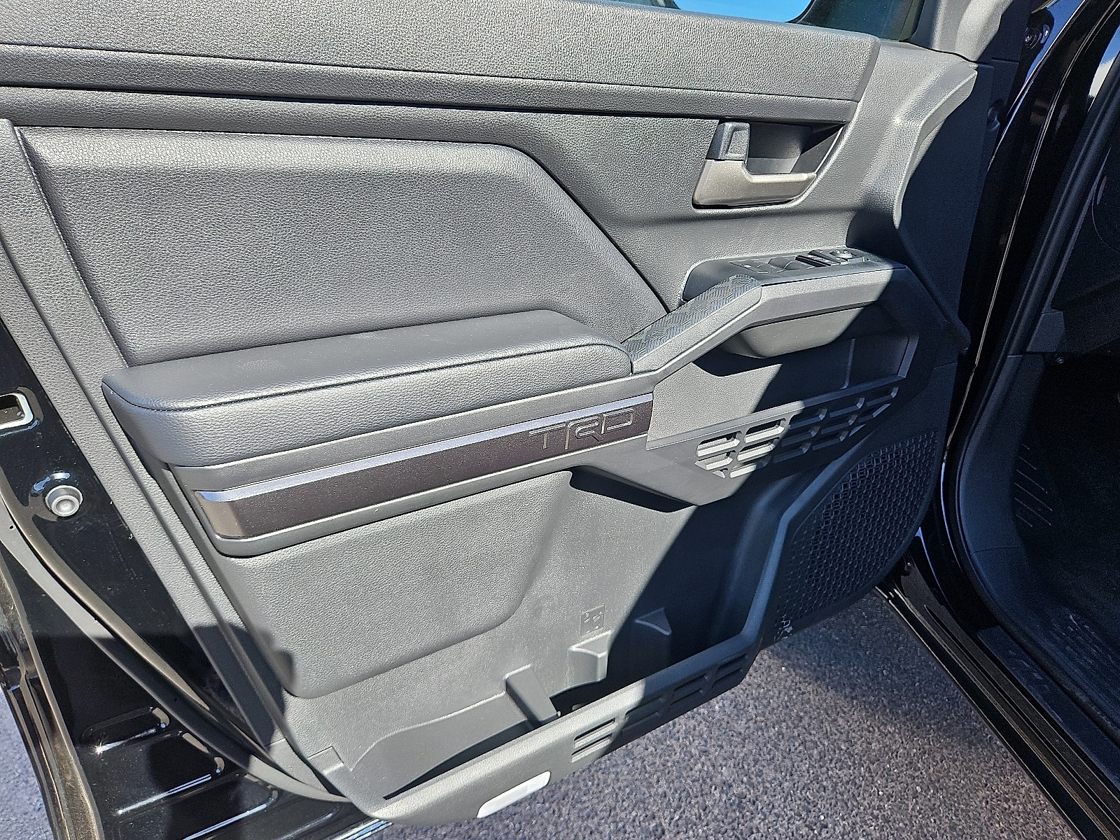 2025 Toyota Tacoma TRD Off Road - Photo 8