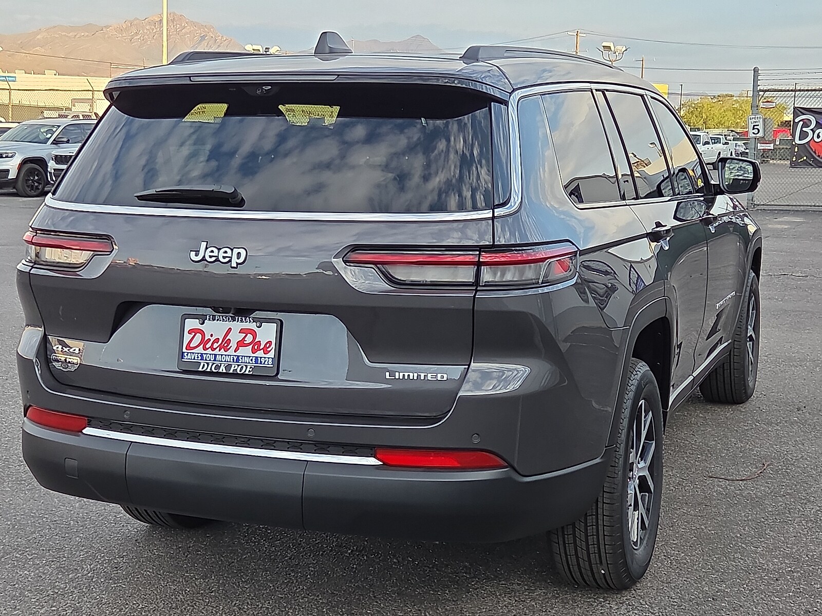 2025 Jeep Grand Cherokee Limited photo 4
