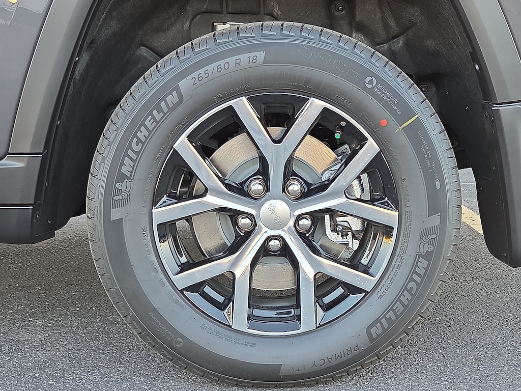 2025 Jeep Grand Cherokee Limited Sport photo 2