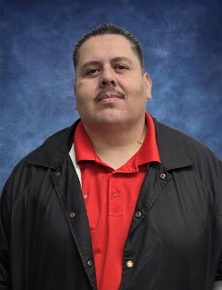Staff member Steven Vasquez from ID_472ccacb1976