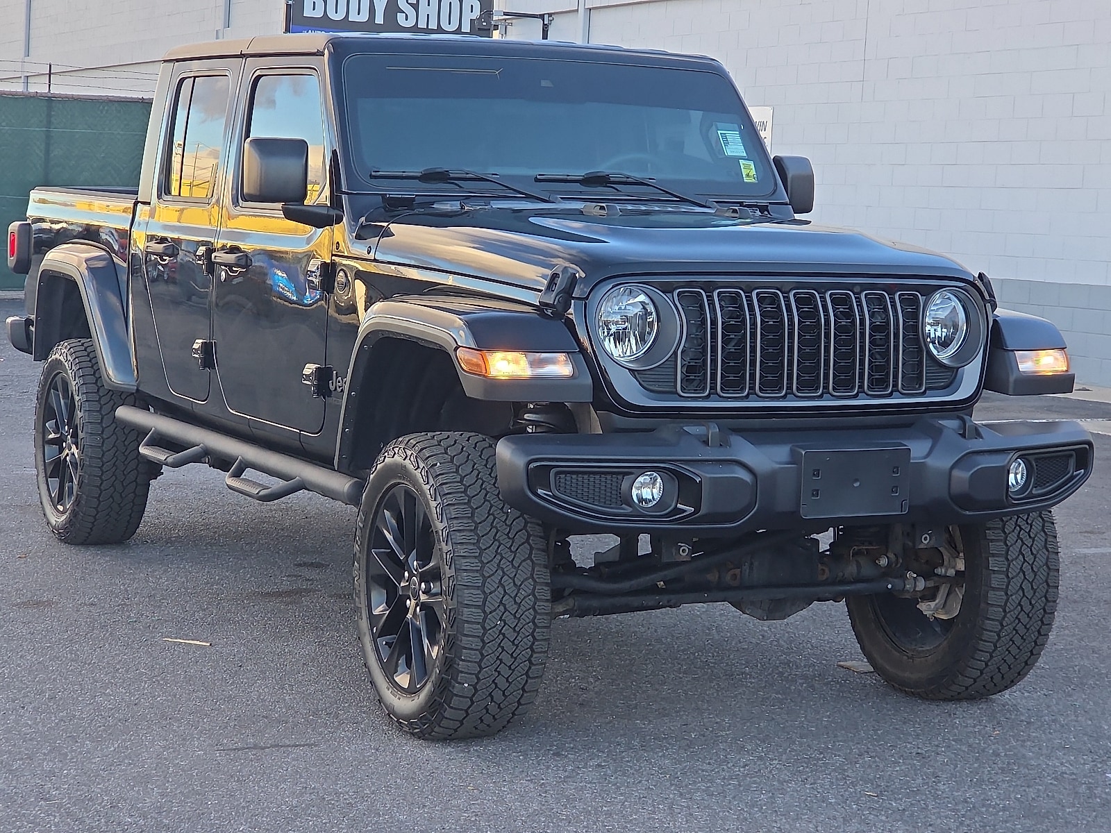 2024 Jeep Gladiator Sport S's photo