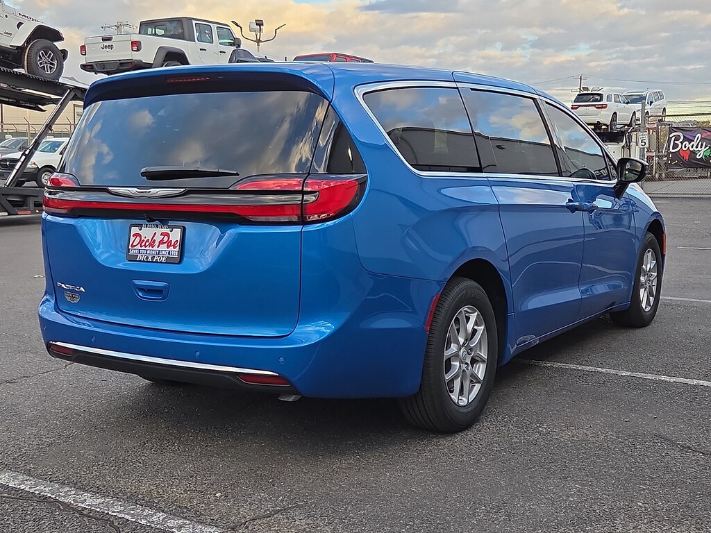 New 2026 Chrysler Pacifica Select Passenger Van
