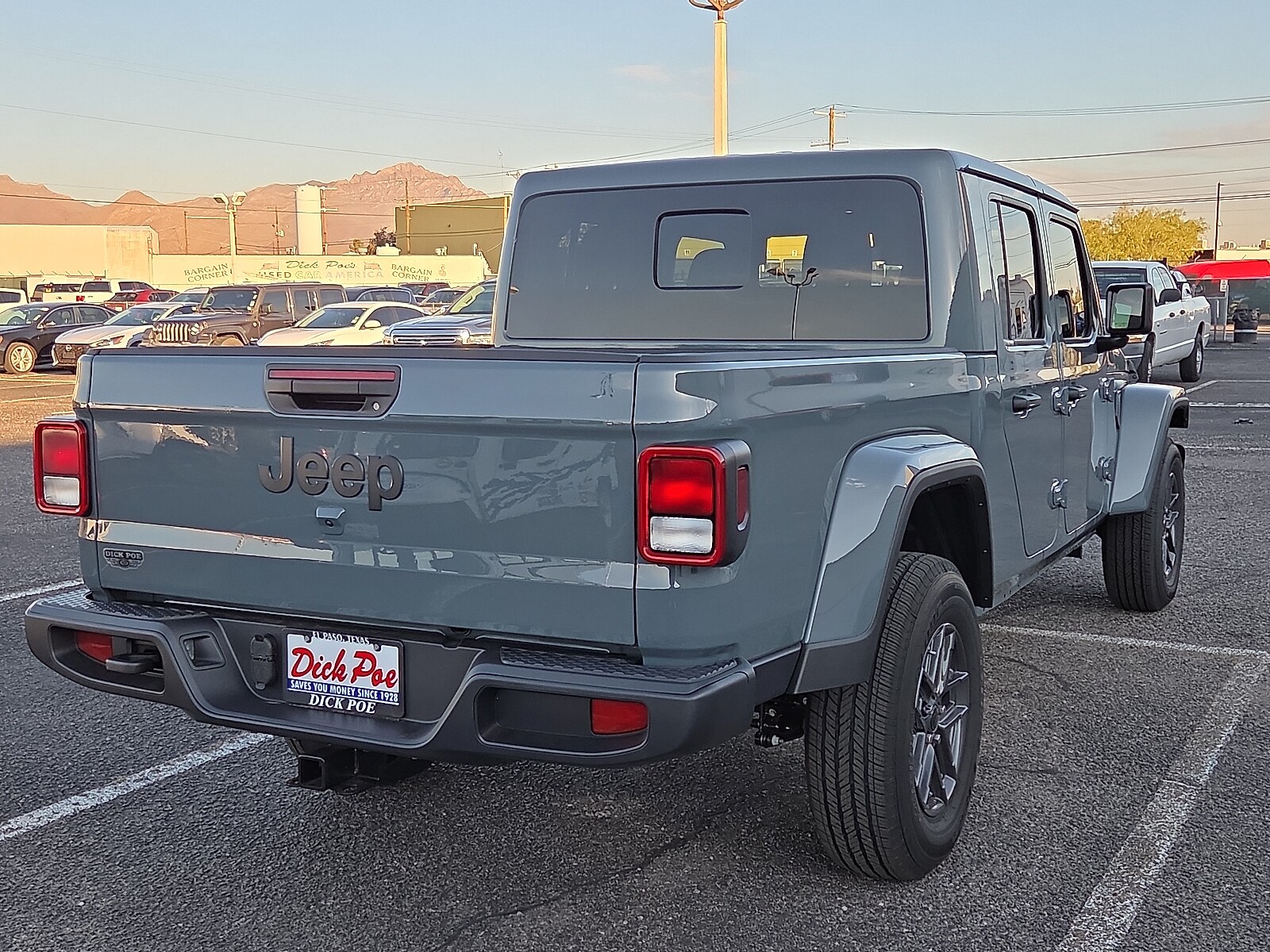 2025 Jeep Gladiator Sport S photo 3