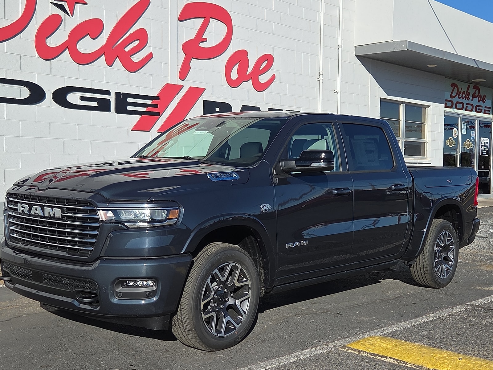 2026 RAM Ram 1500 Pickup Laramie's photo