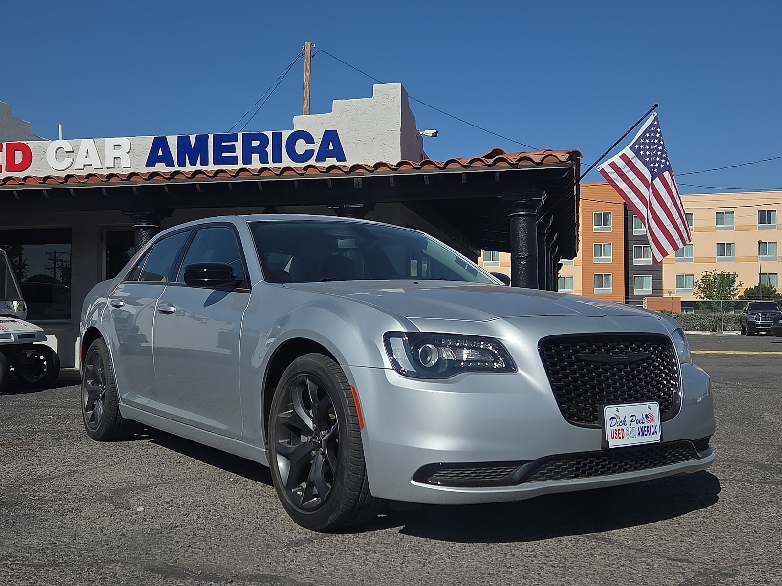 2023 Chrysler 300 Touring's photo