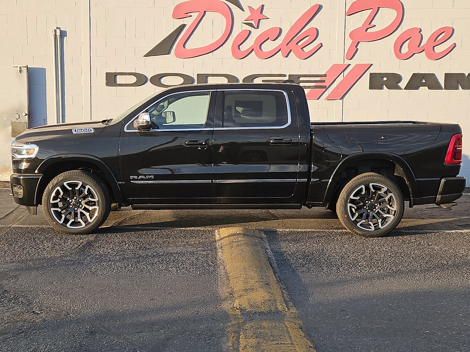 2025 Ram 1500 Limited photo 2