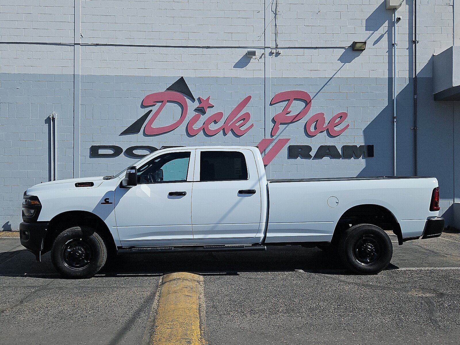 2025 Ram 2500 Tradesman photo 2