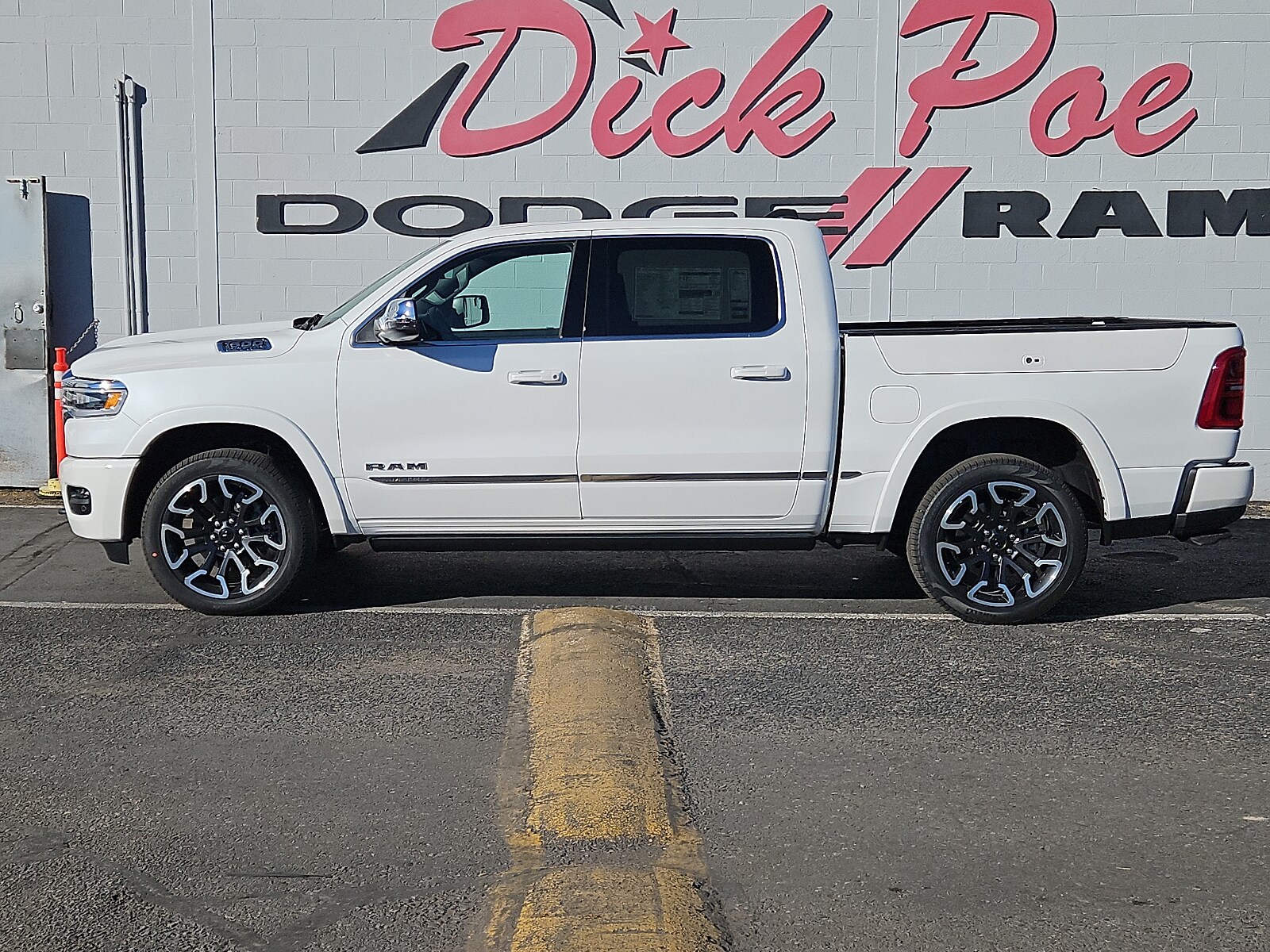 2025 Ram 1500 Limited photo 2