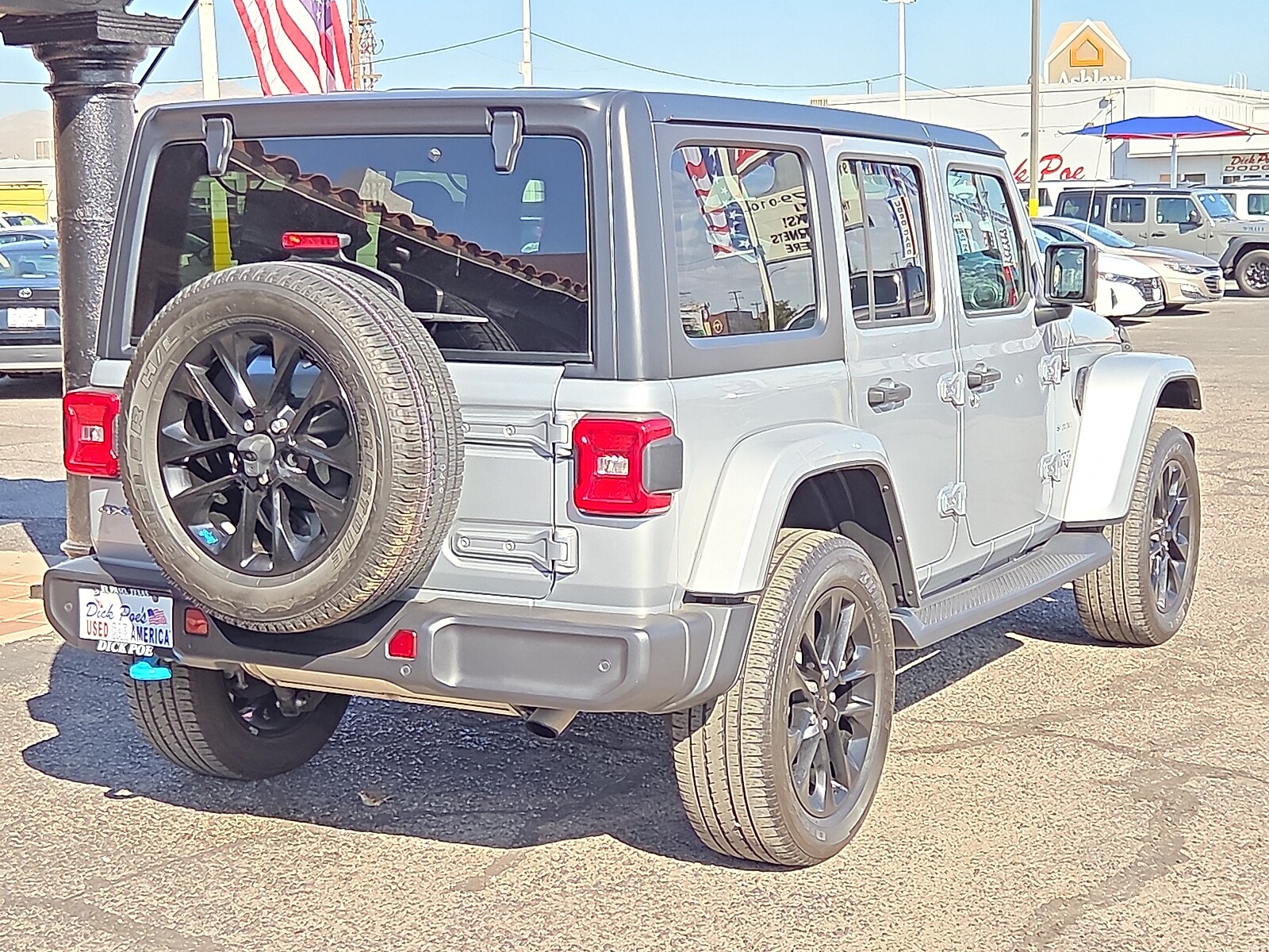 2023 Jeep Wrangler 4xe Sahara photo 4