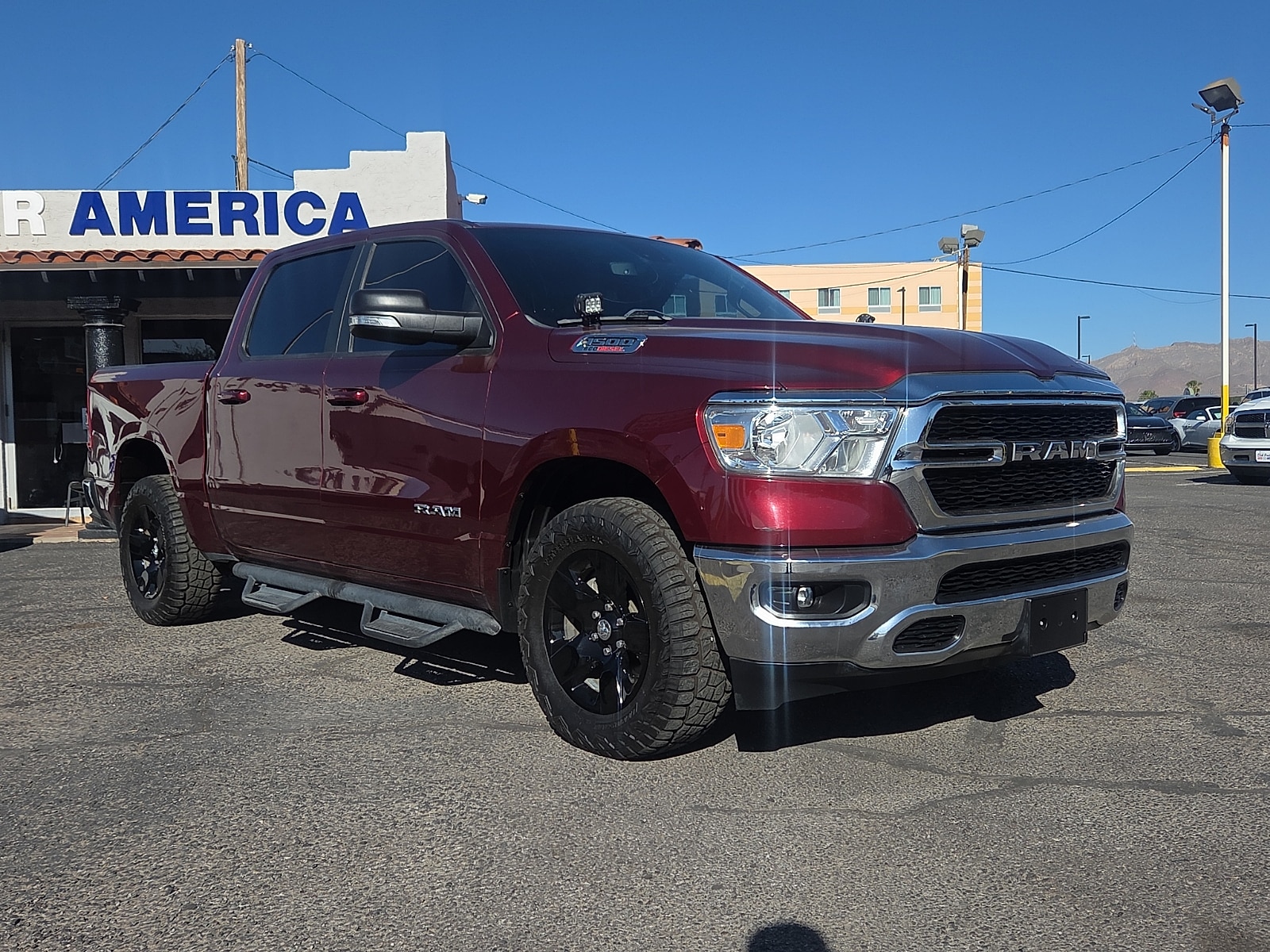 2022 RAM 1500 Big Horn/Lone Star 4x4 Crew Cab 5'7's photo