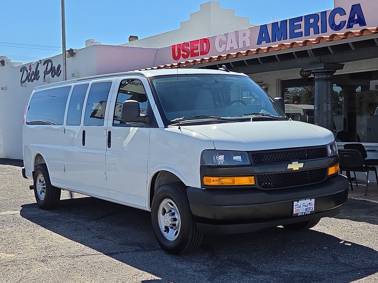 2025 Chevrolet Express Passenger LS's photo