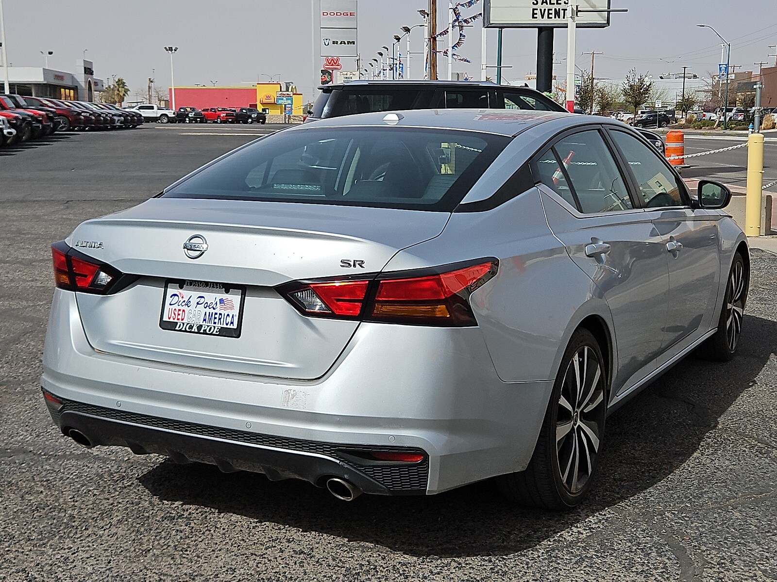 2021 Nissan Altima SR photo 4