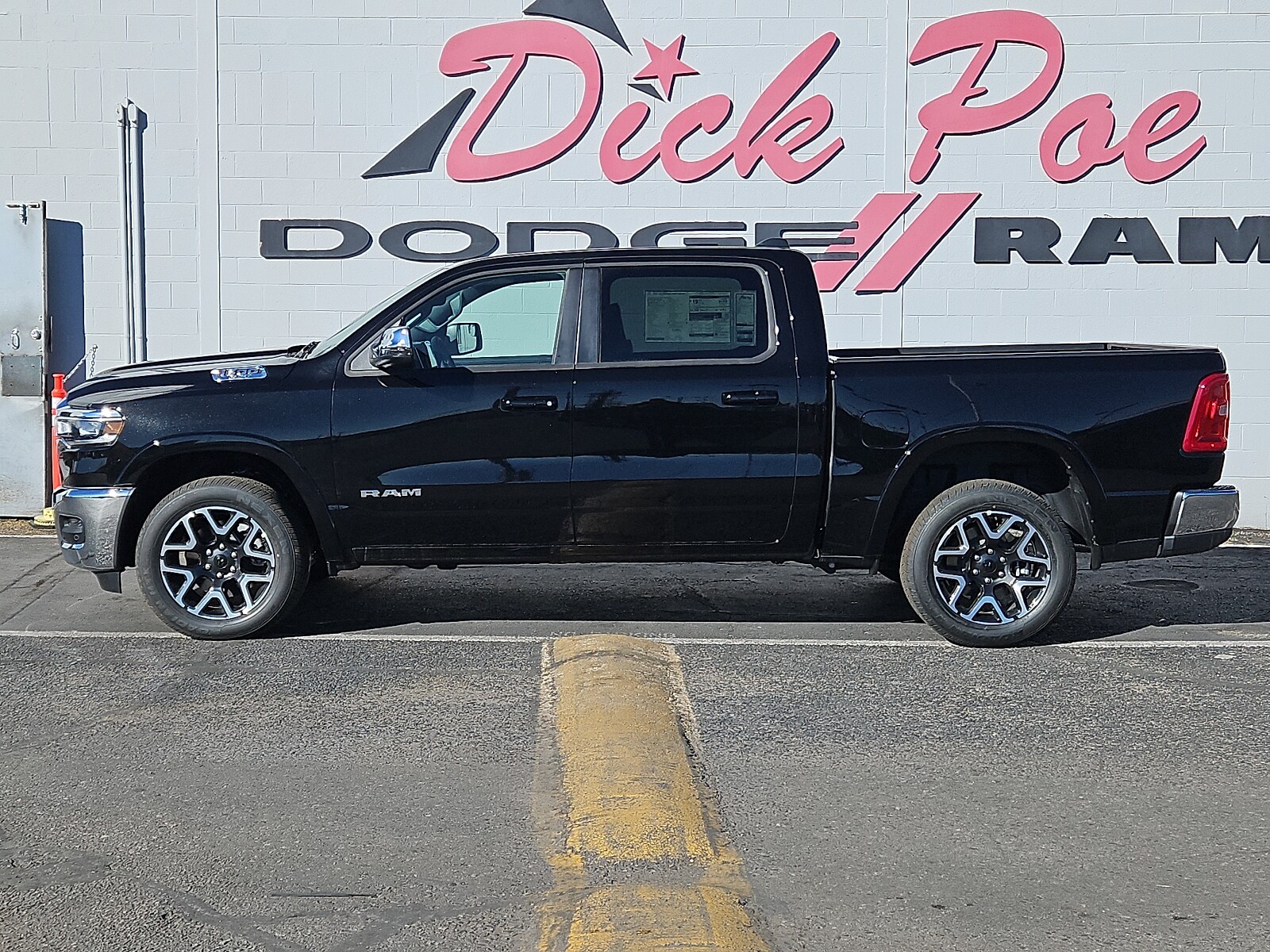 2025 Ram 1500 Laramie photo 2