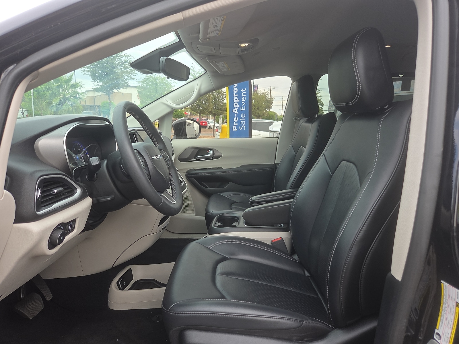 2024 Chrysler Pacifica Touring L - Photo 9