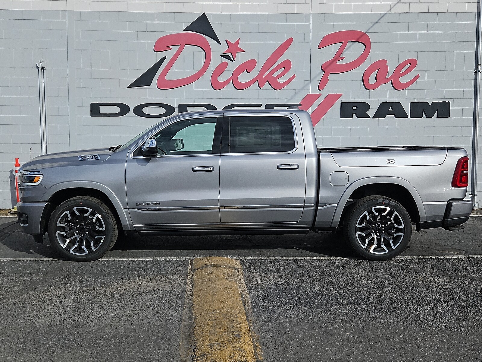 2025 Ram 1500 Limited photo 2