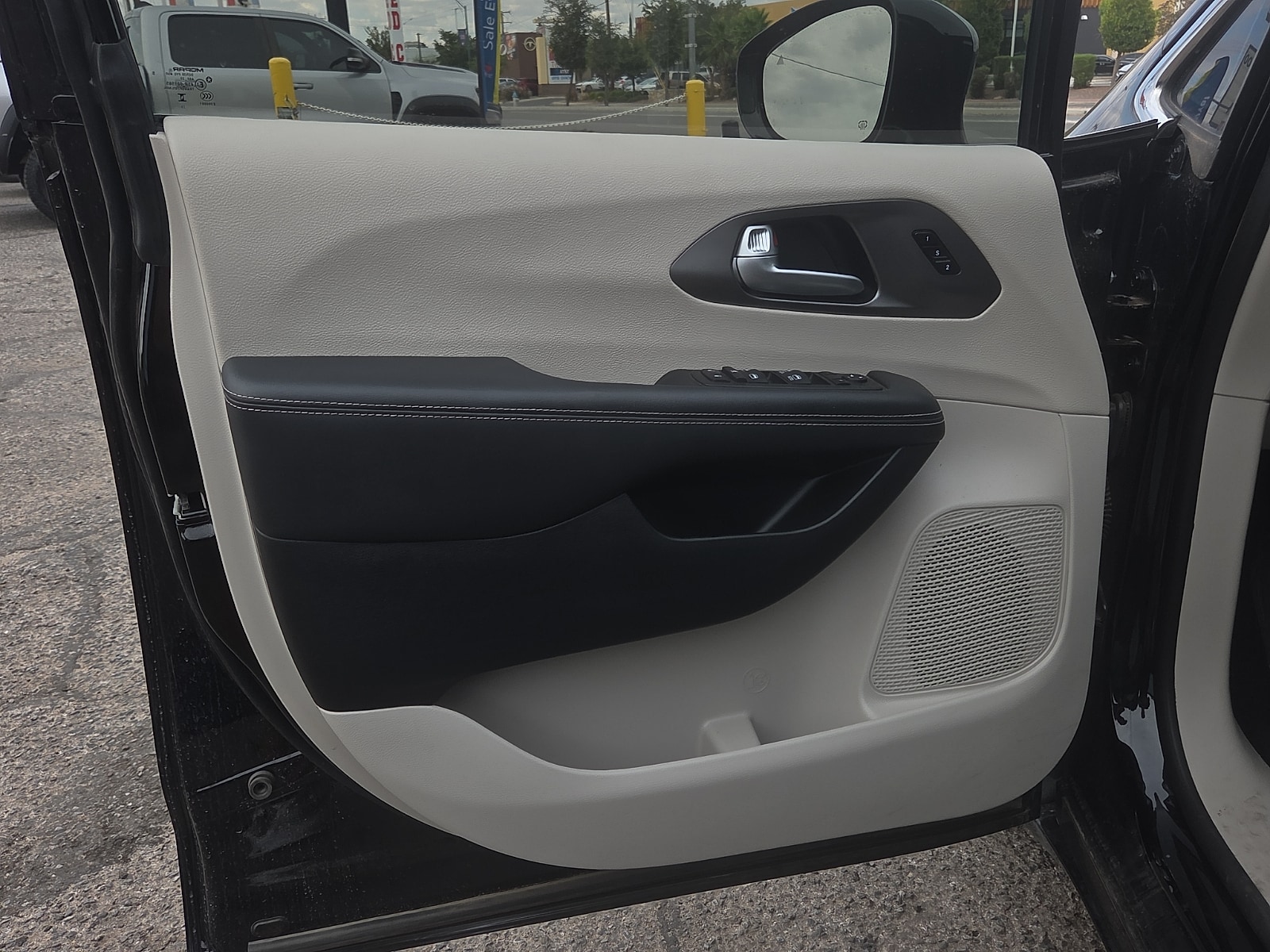 2024 Chrysler Pacifica Touring L - Photo 8