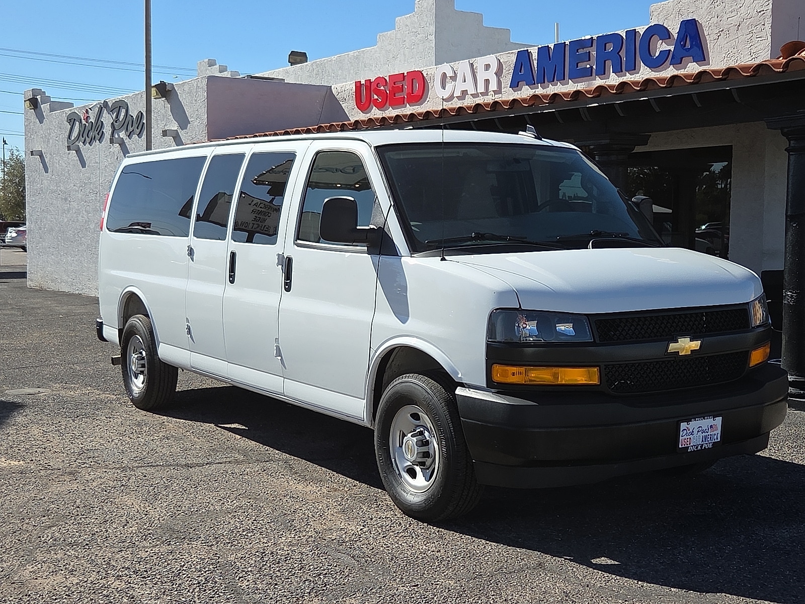 2025 Chevrolet Express Passenger LS's photo