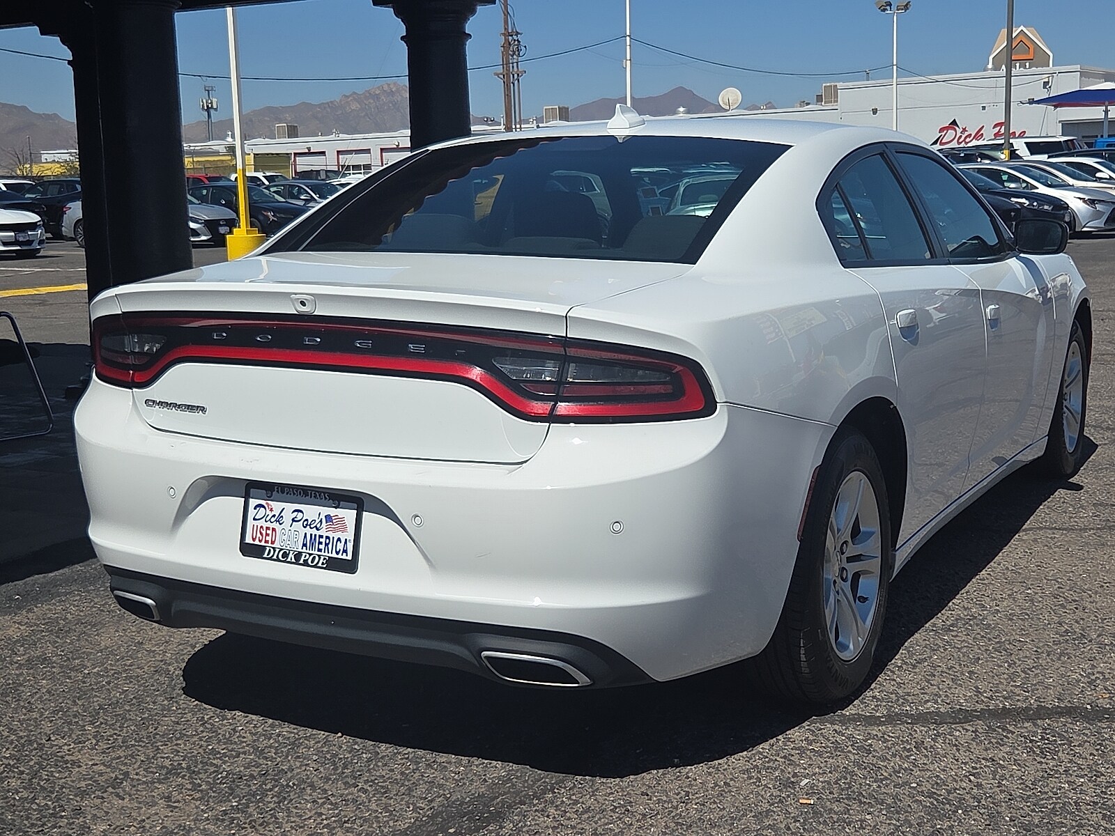 2023 Dodge Charger SXT photo 4