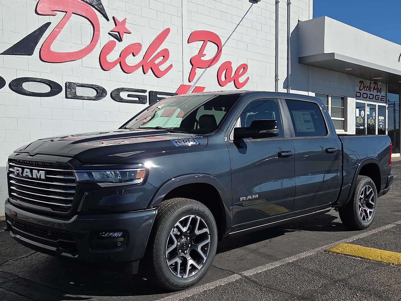 2026 RAM Ram 1500 Pickup Laramie's photo