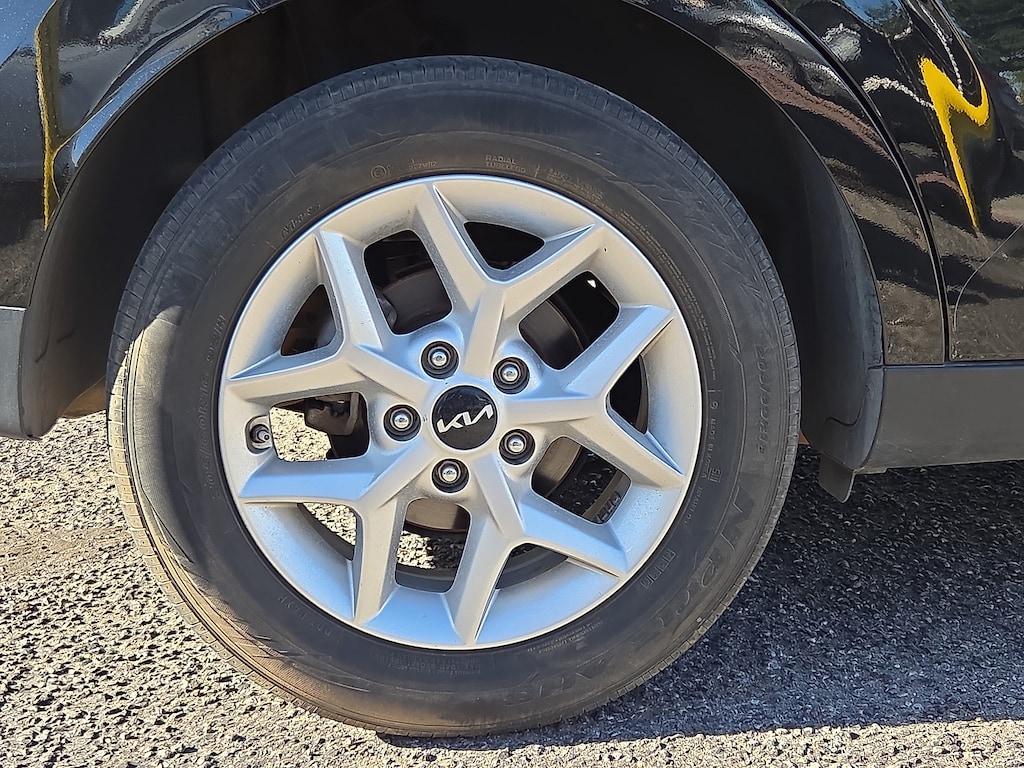 2023 Kia Soul LX photo 2