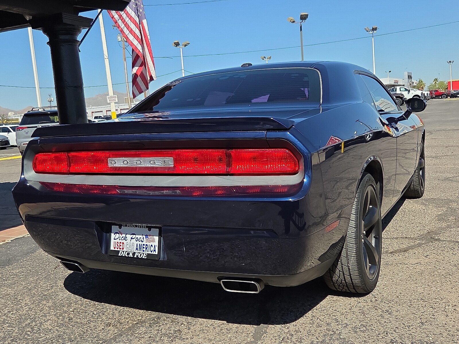 2014 Dodge Challenger SXT photo 2