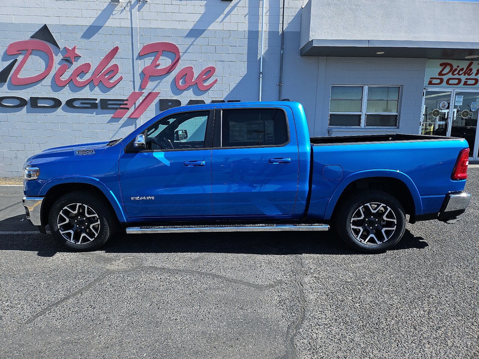 2025 Ram 1500 Laramie photo 2