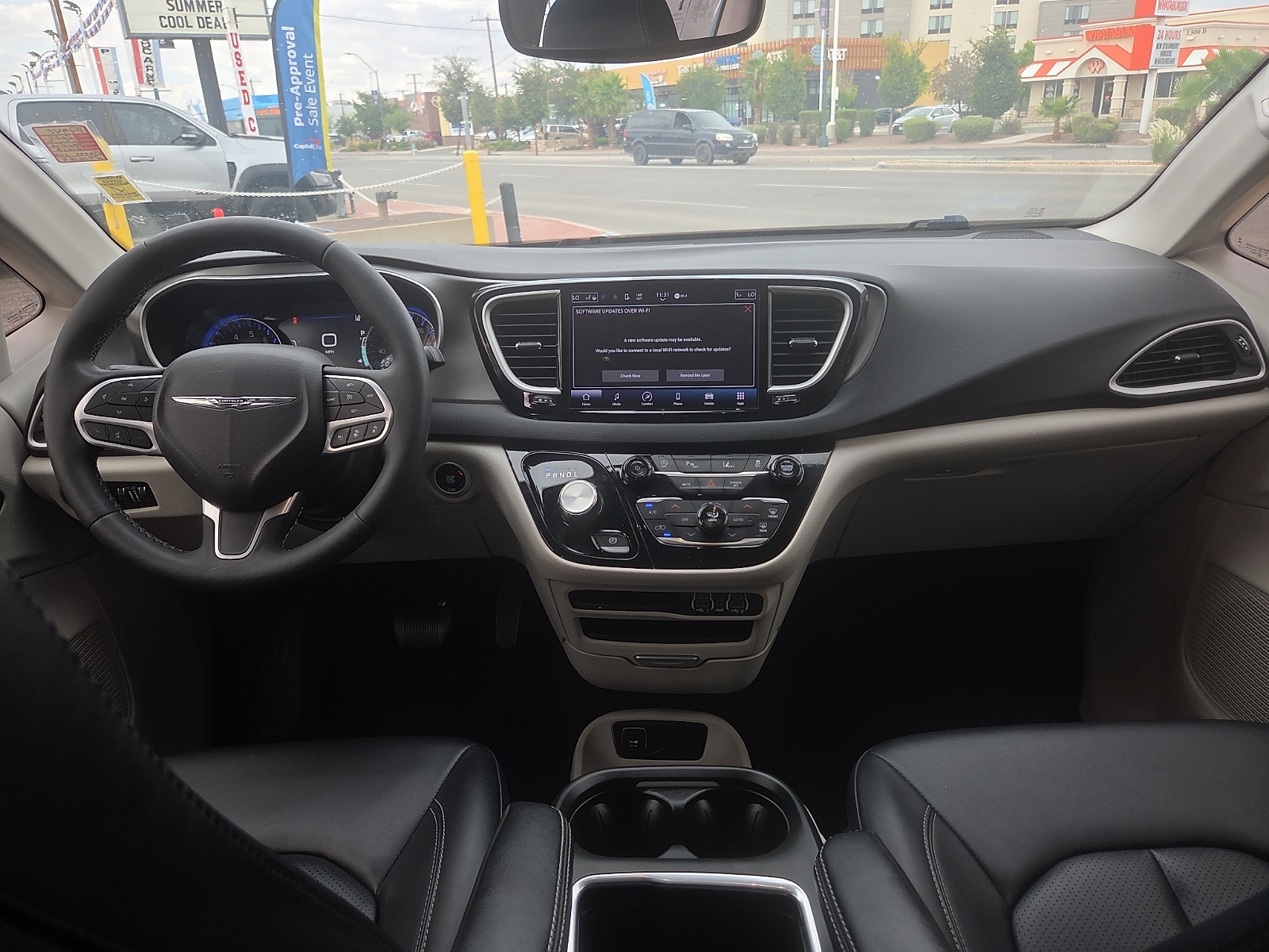 2024 Chrysler Pacifica Touring L - Photo 7