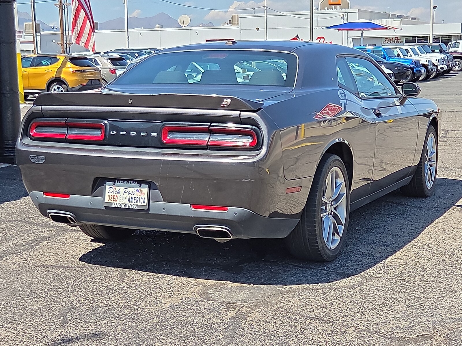 2022 Dodge Challenger GT AWD photo 3