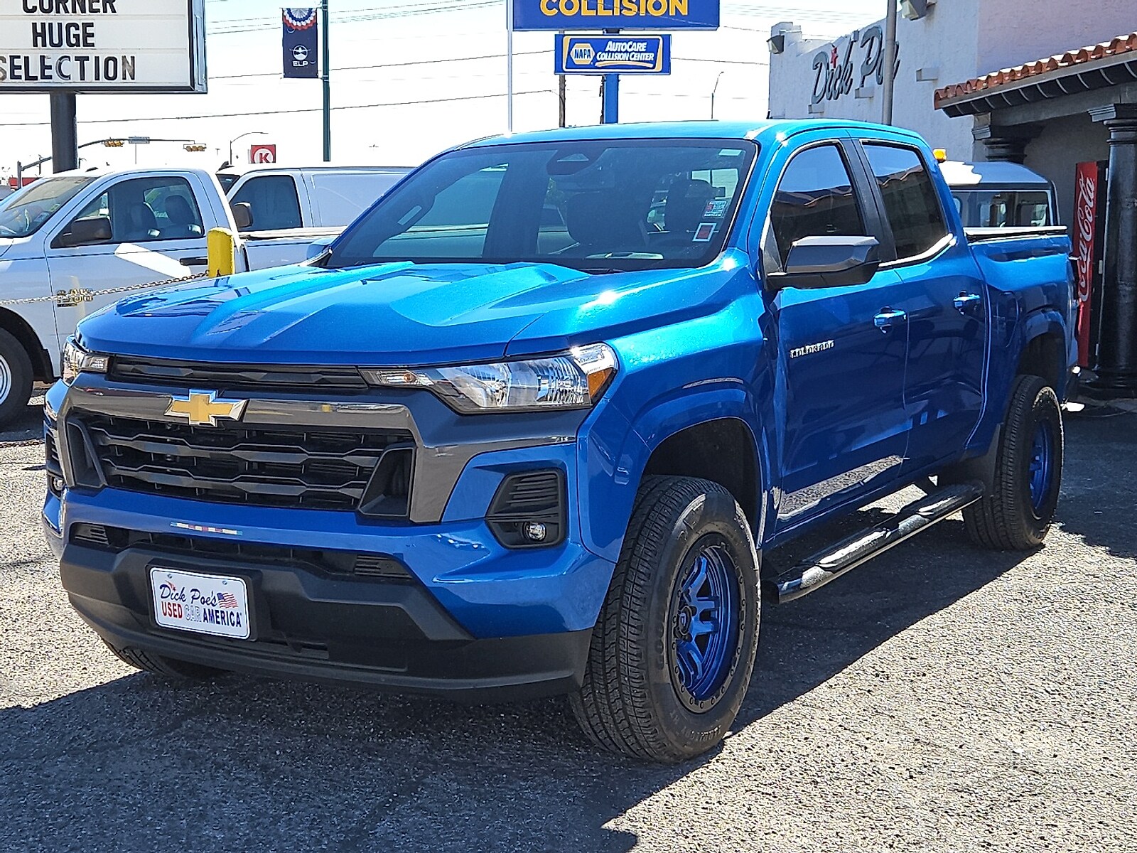 2023 Chevrolet Colorado LT photo 2