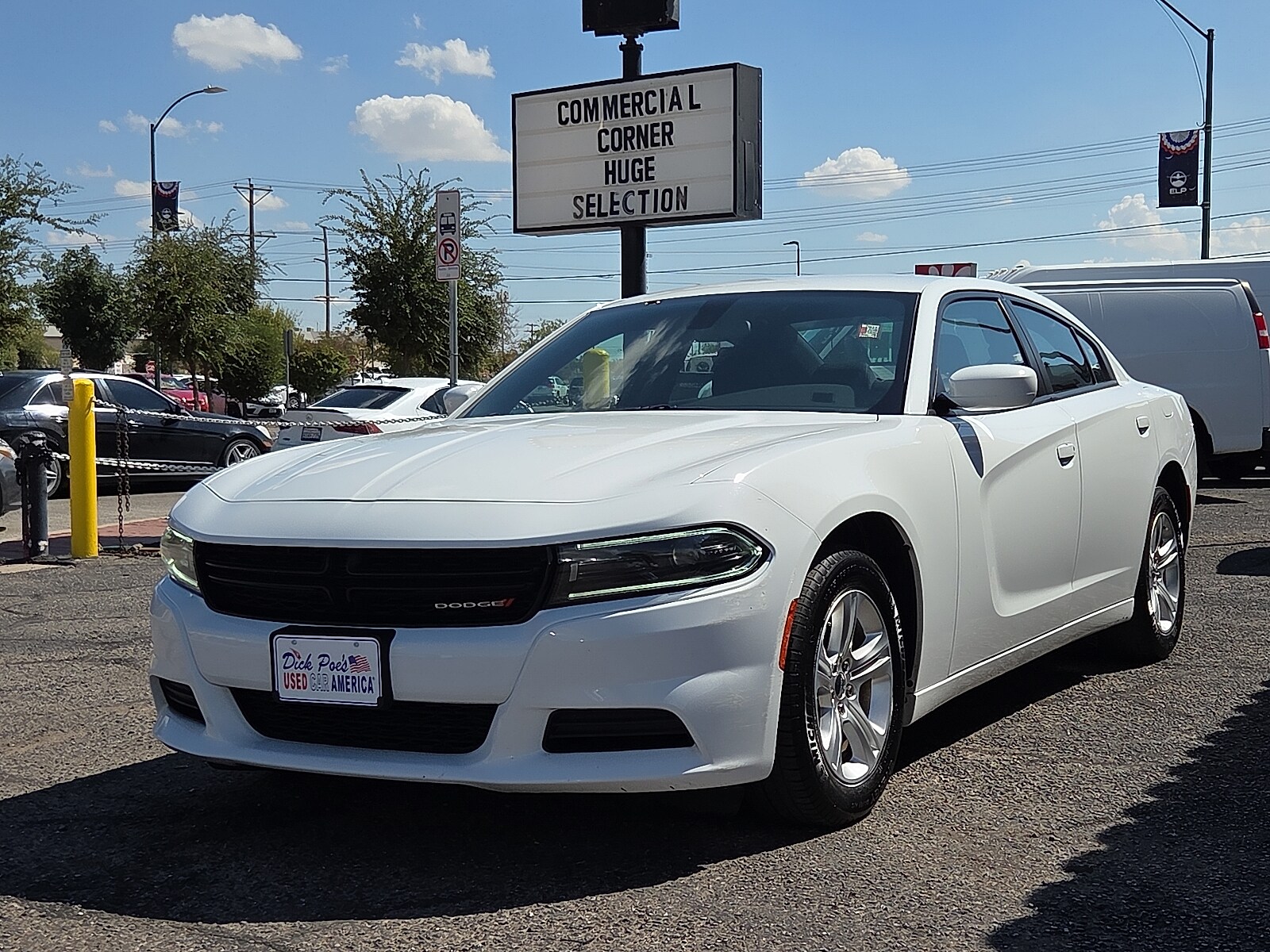 2022 Dodge Charger SXT photo 2