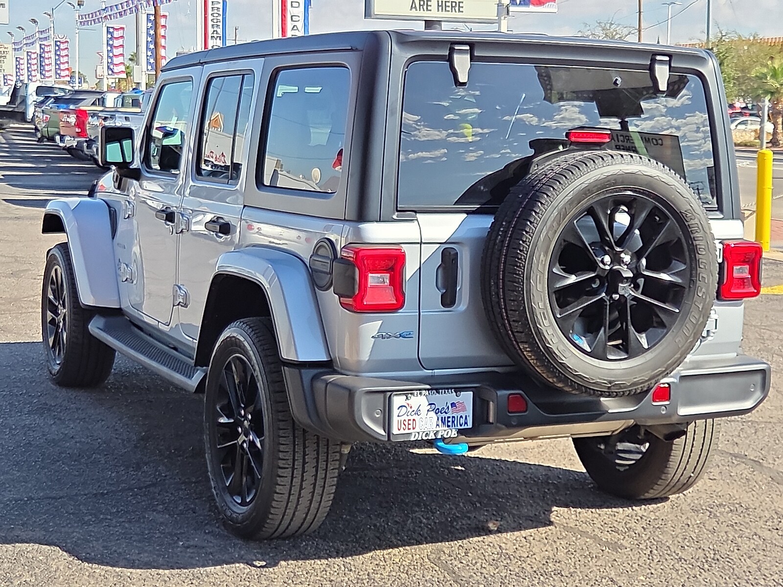 2023 Jeep Wrangler 4xe Sahara photo 3