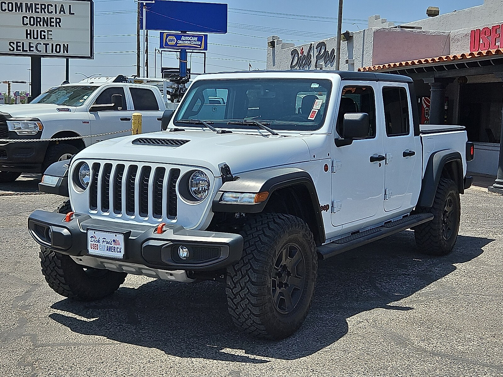 2023 Jeep Gladiator Mojave photo 2