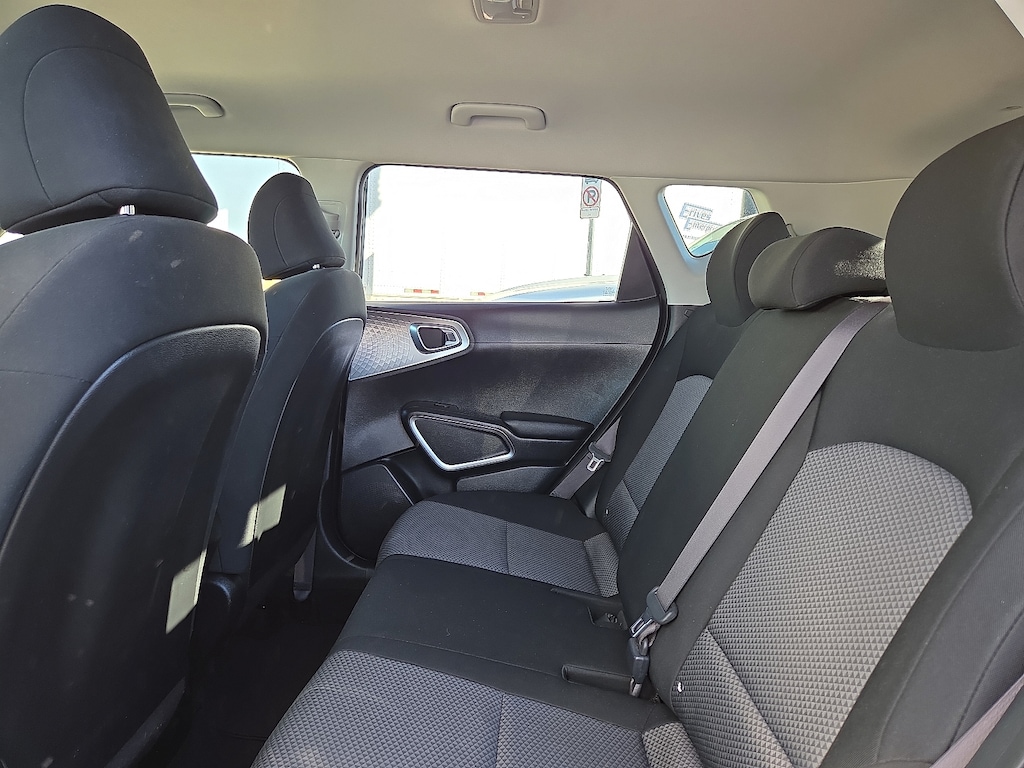 2023 Kia Soul LX photo 3