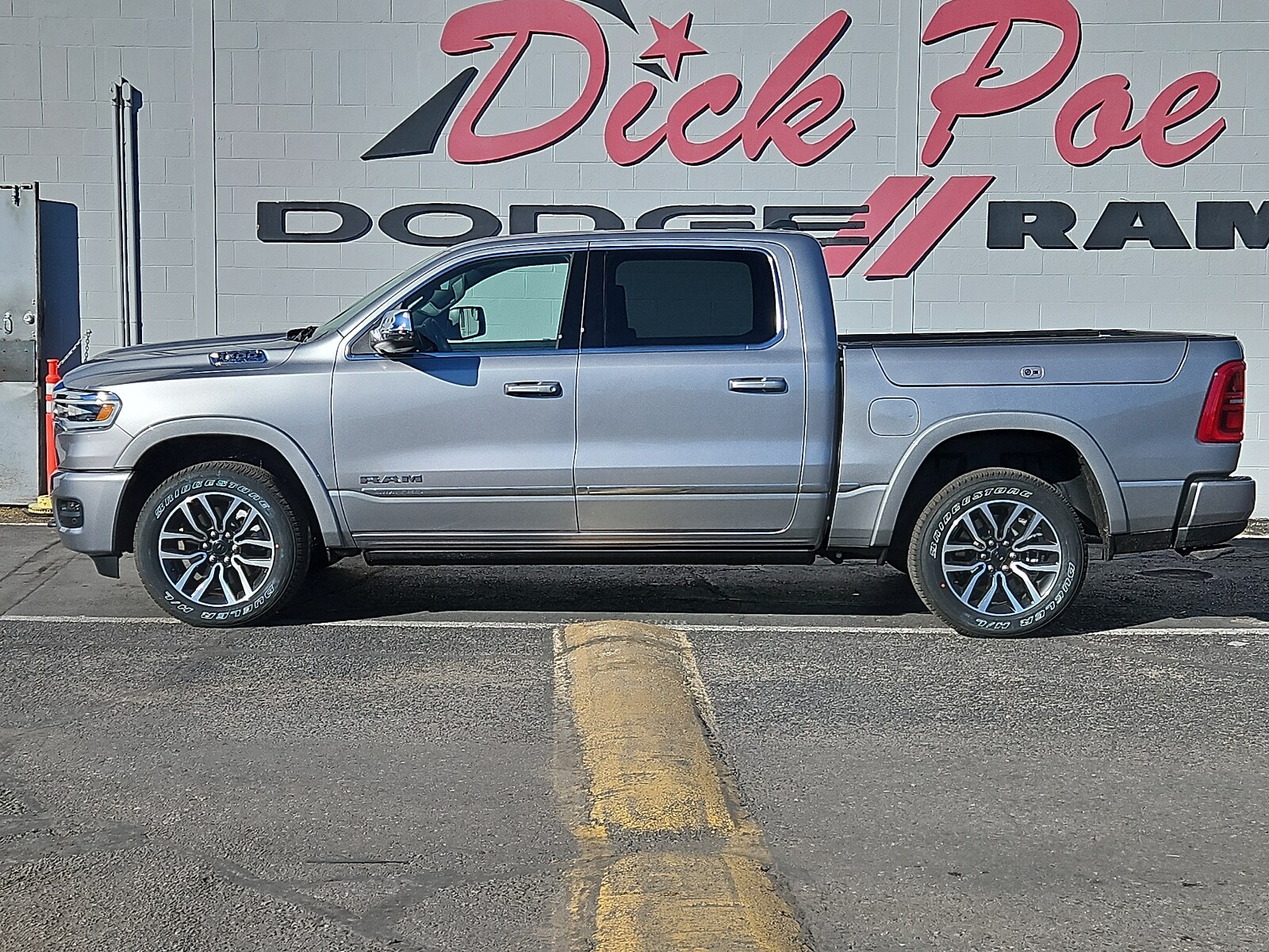 2025 Ram 1500 Limited photo 2