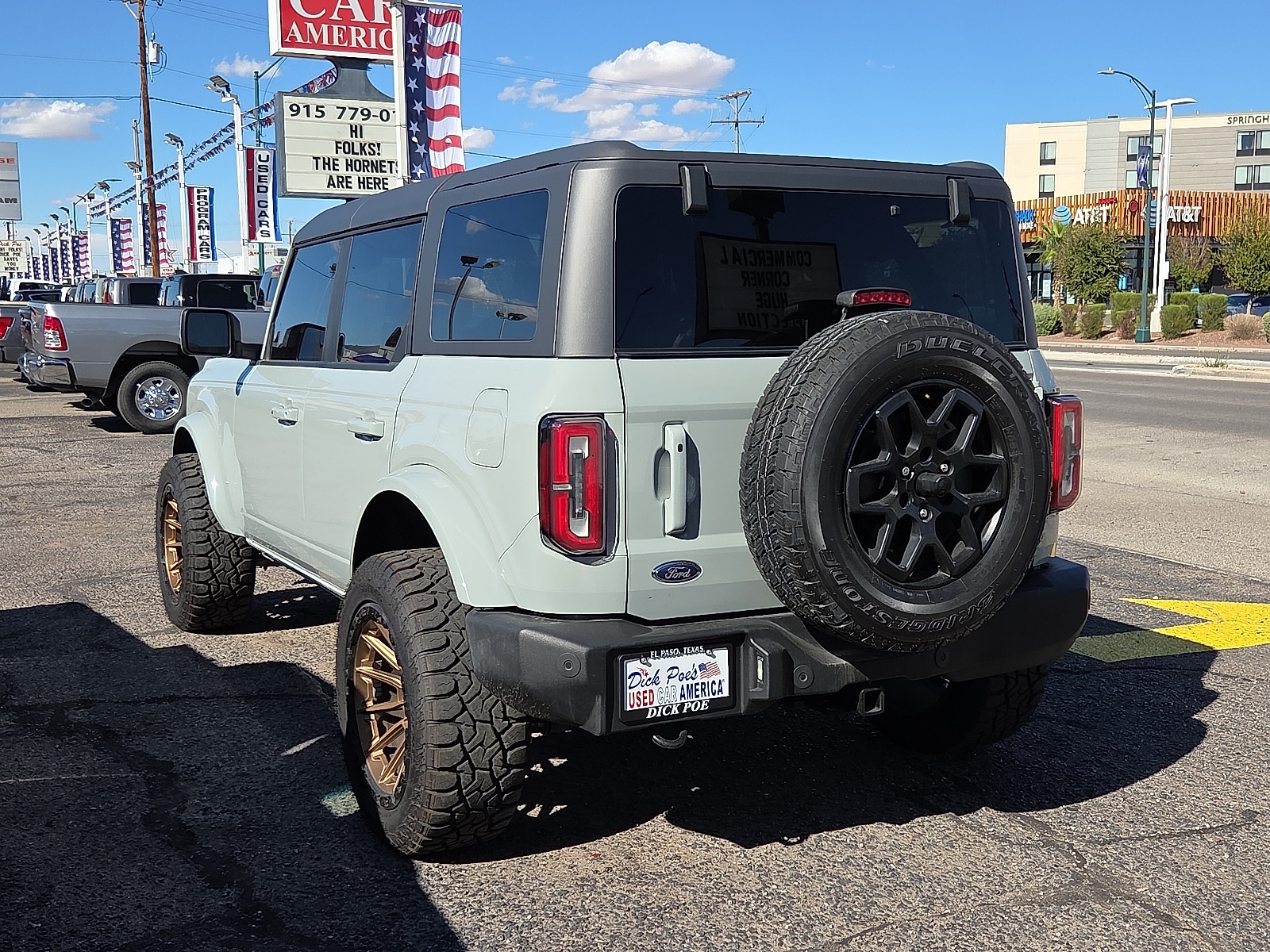 2024 Ford Bronco Outer Banks photo 2