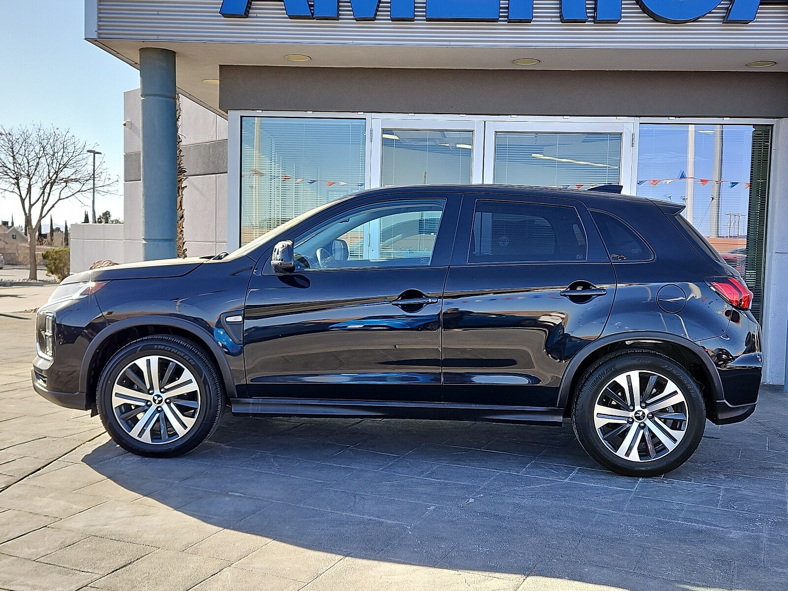 2021 Mitsubishi Outlander Sport ES photo 2