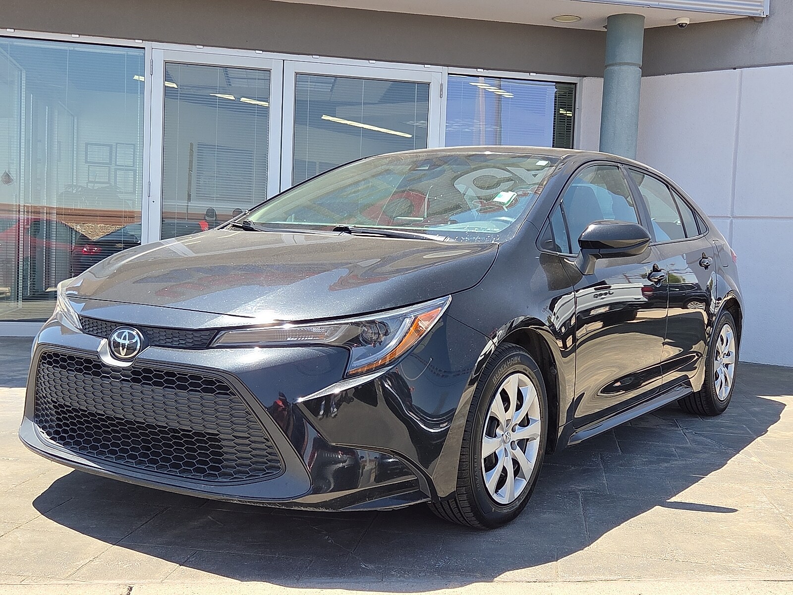 2022 Toyota Corolla LE photo 2